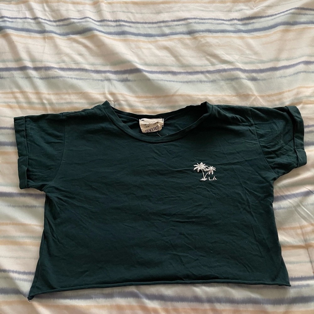 Cropped greenish color shirt